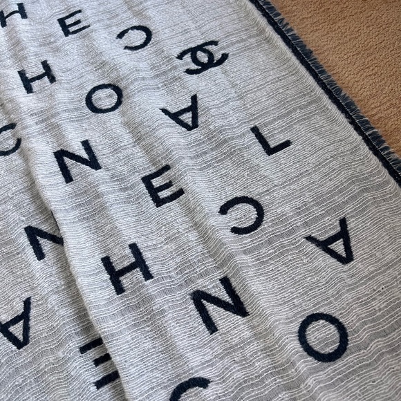 Authentic Chanel scarf two sided. Very beautiful and unique. - Picture 7 of 15